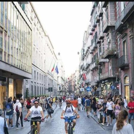 I Tre Re Via Toledo Наполи Екстериор снимка