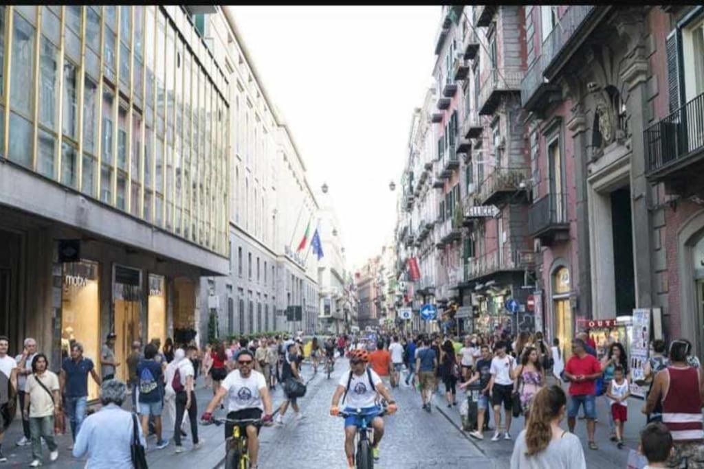 I Tre Re Via Toledo Наполи Екстериор снимка
