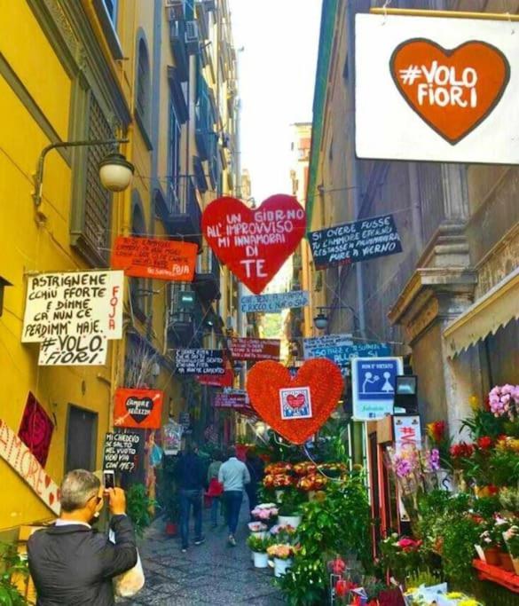I Tre Re Via Toledo Наполи Екстериор снимка